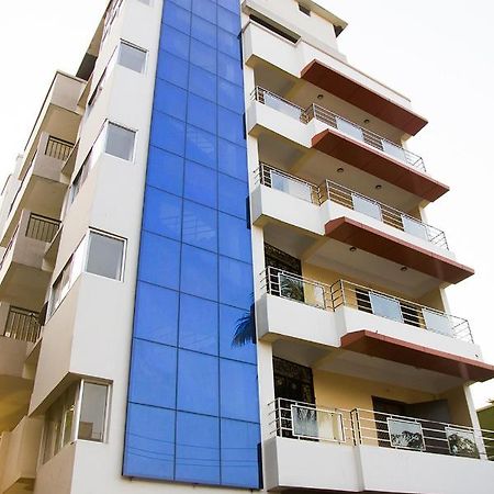 Hotel Park Riviera Guwahati Exteriör bild