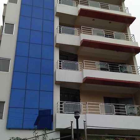 Hotel Park Riviera Guwahati Exteriör bild