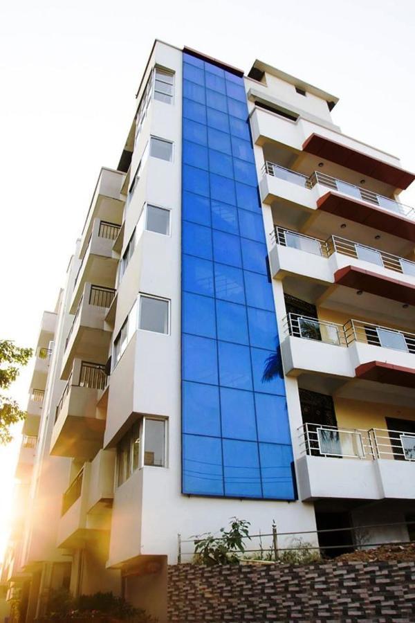 Hotel Park Riviera Guwahati Exteriör bild