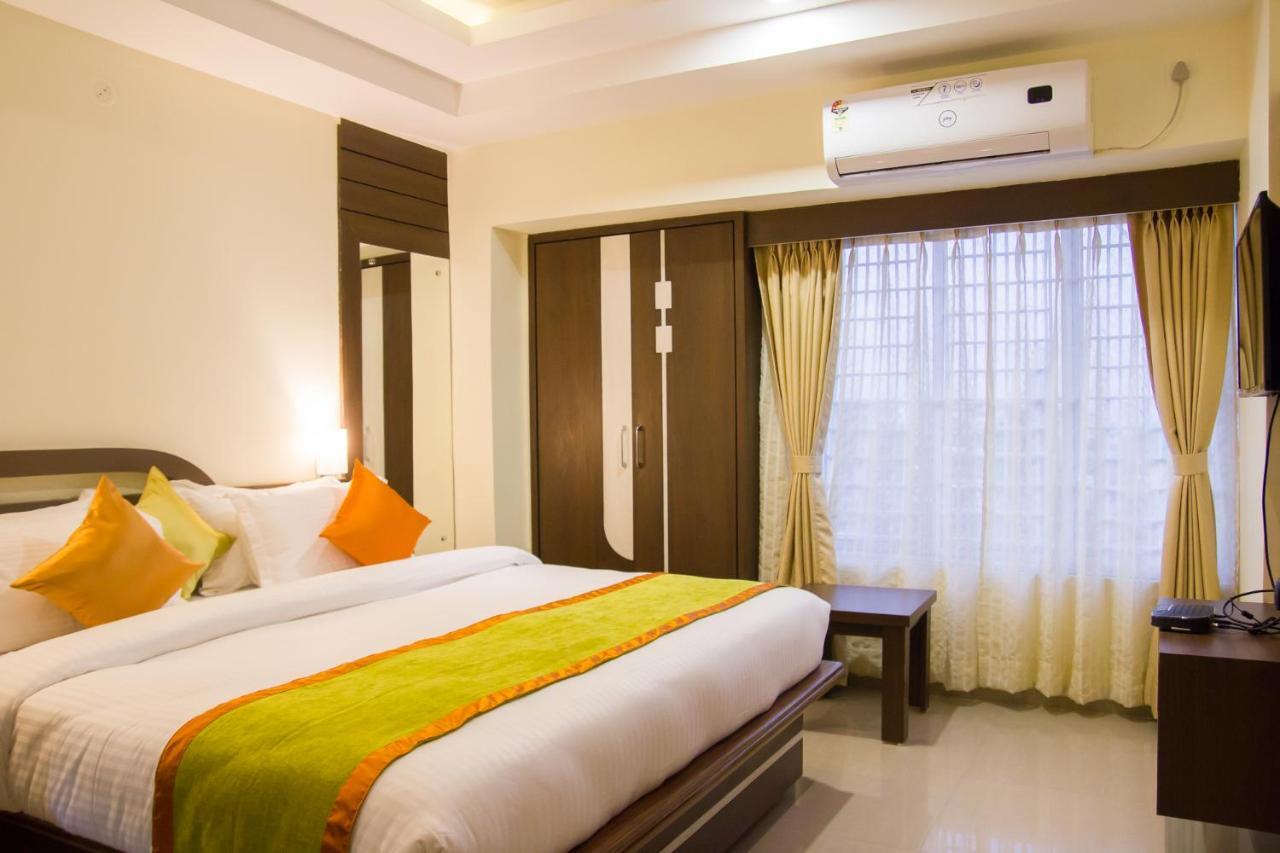 Hotel Park Riviera Guwahati Exteriör bild