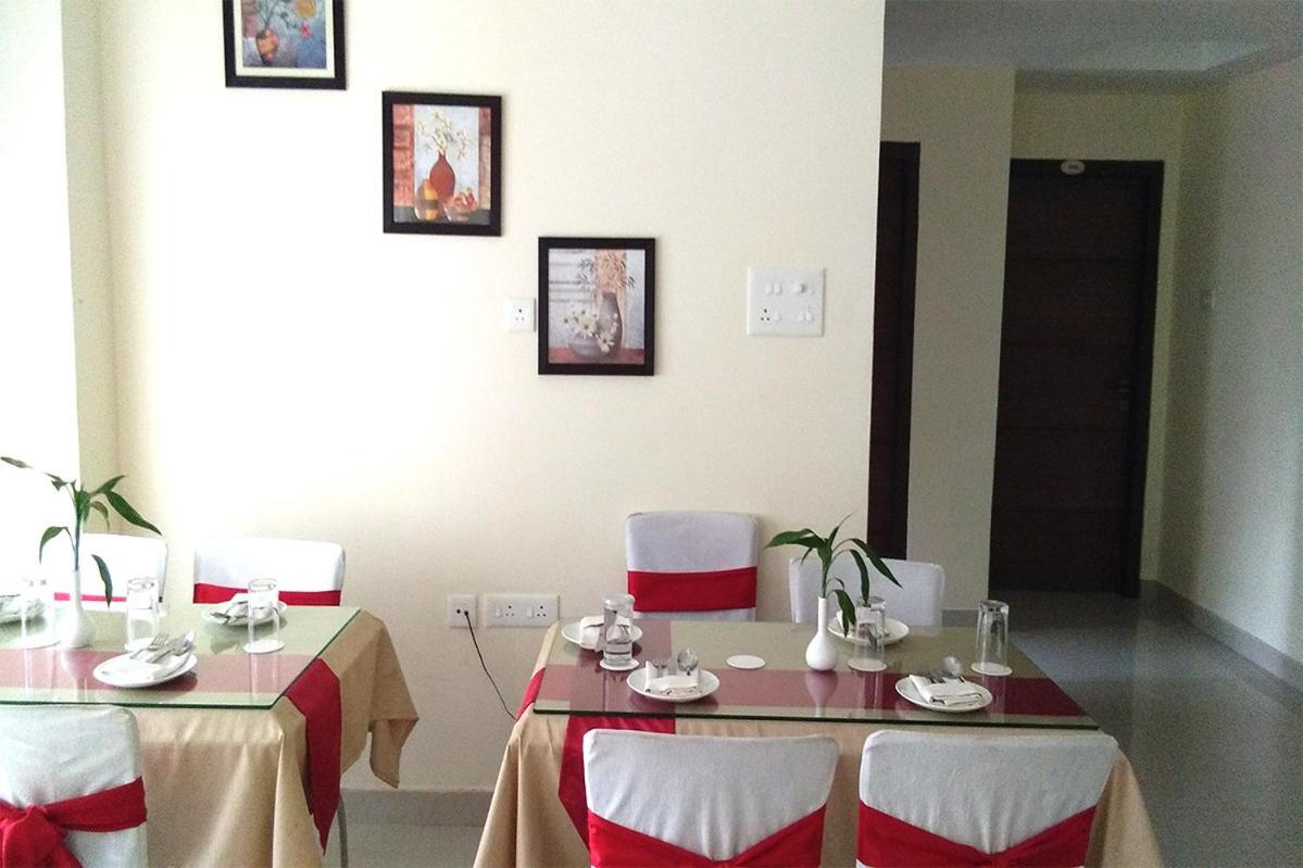 Hotel Park Riviera Guwahati Exteriör bild