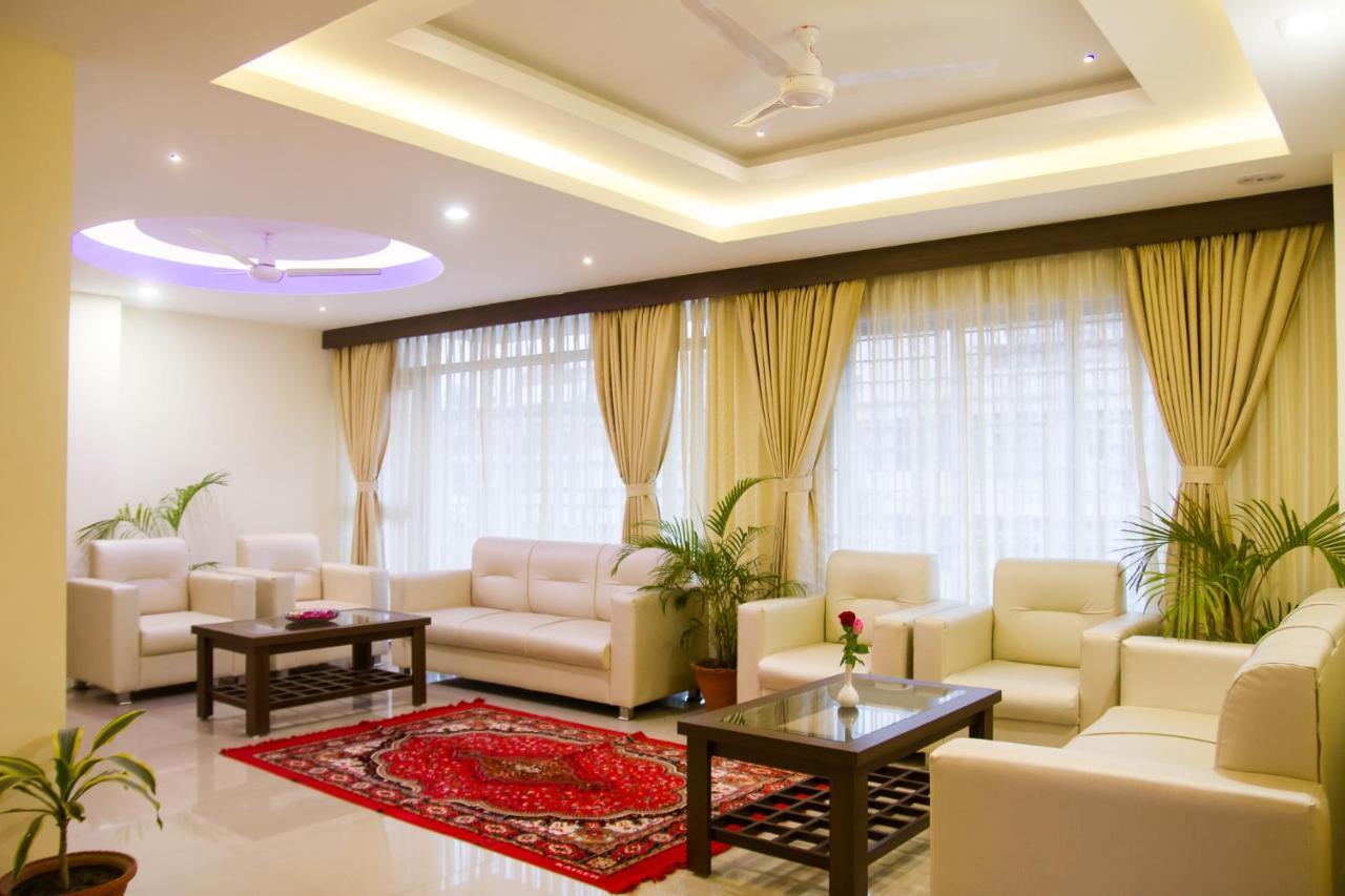 Hotel Park Riviera Guwahati Exteriör bild