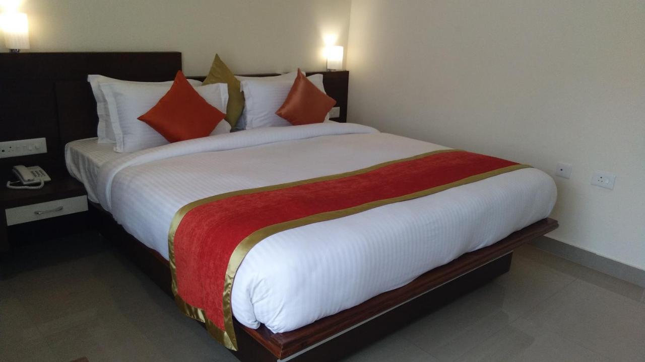 Hotel Park Riviera Guwahati Exteriör bild
