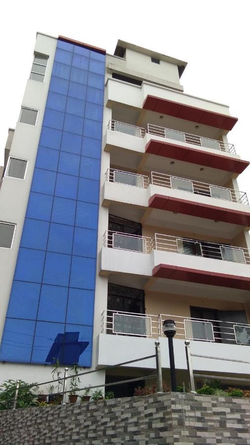 Hotel Park Riviera Guwahati Exteriör bild