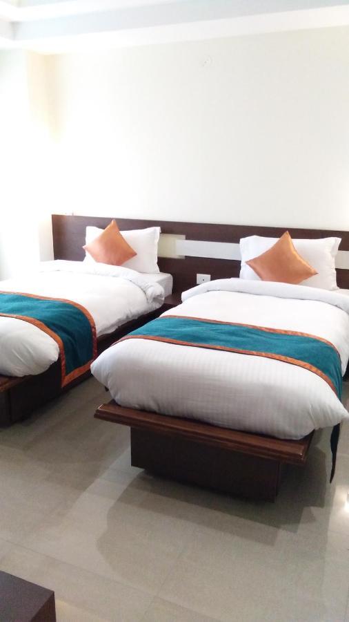 Hotel Park Riviera Guwahati Exteriör bild