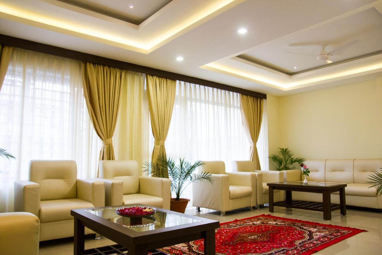 Hotel Park Riviera Guwahati Exteriör bild