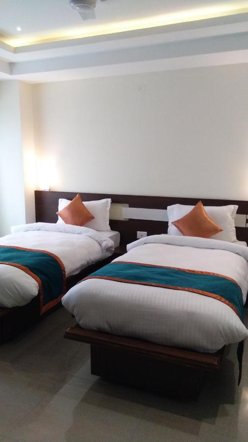 Hotel Park Riviera Guwahati Exteriör bild